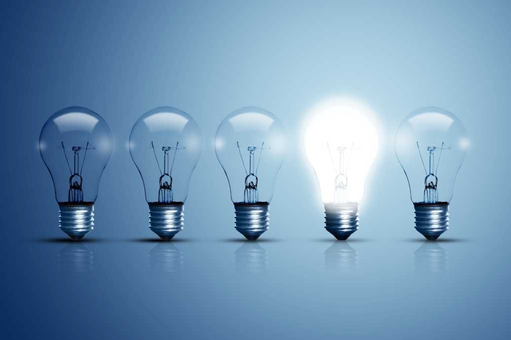 shutterstock 424982974 five light bulbs on a blue background one glowing light bulb